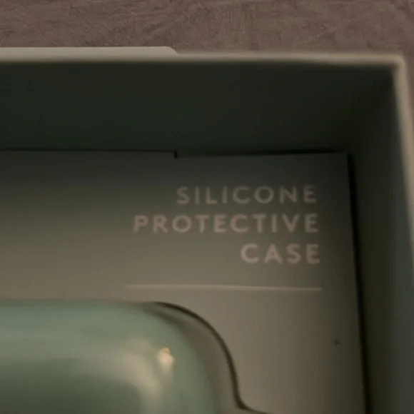 Silicon AirPods Pro Case - Picture 2 of 4